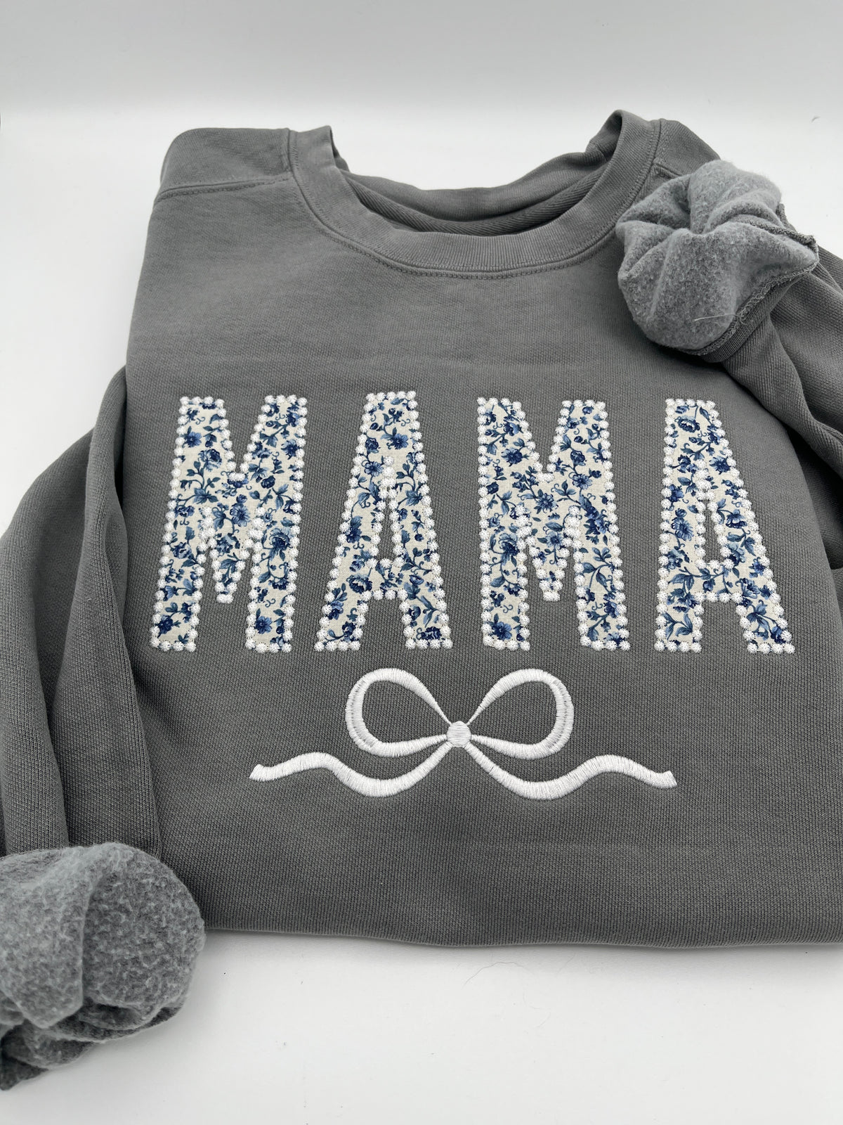 MAMA coquette blue bow candlewick applique t-shirt - close up view