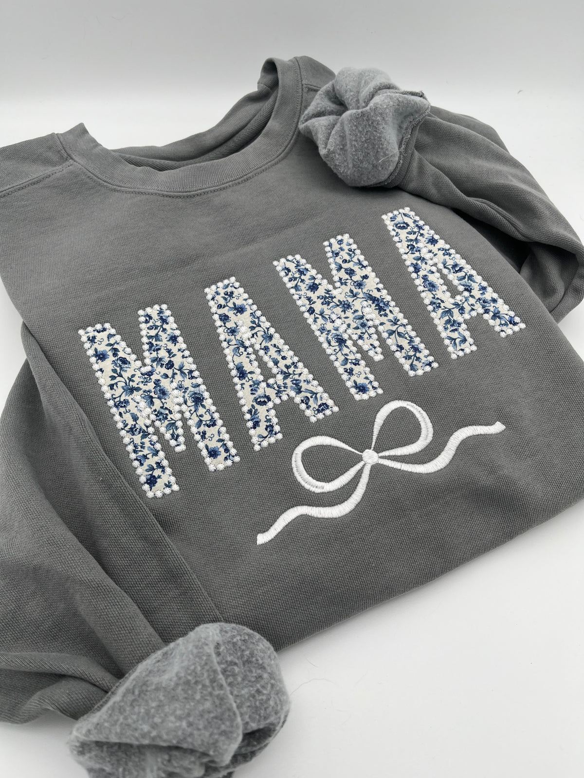 MAMA coquette blue bow candlewick applique t-shirt - detail view