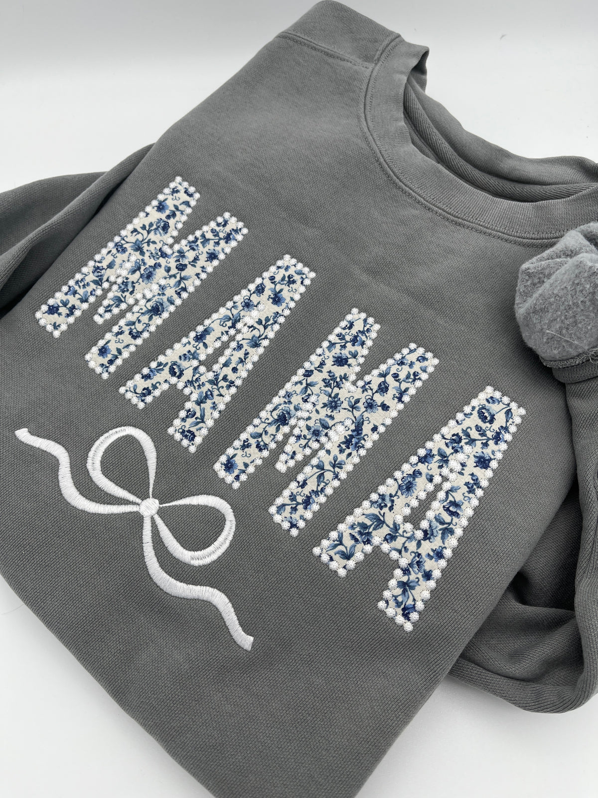 MAMA coquette blue bow candlewick applique t-shirt