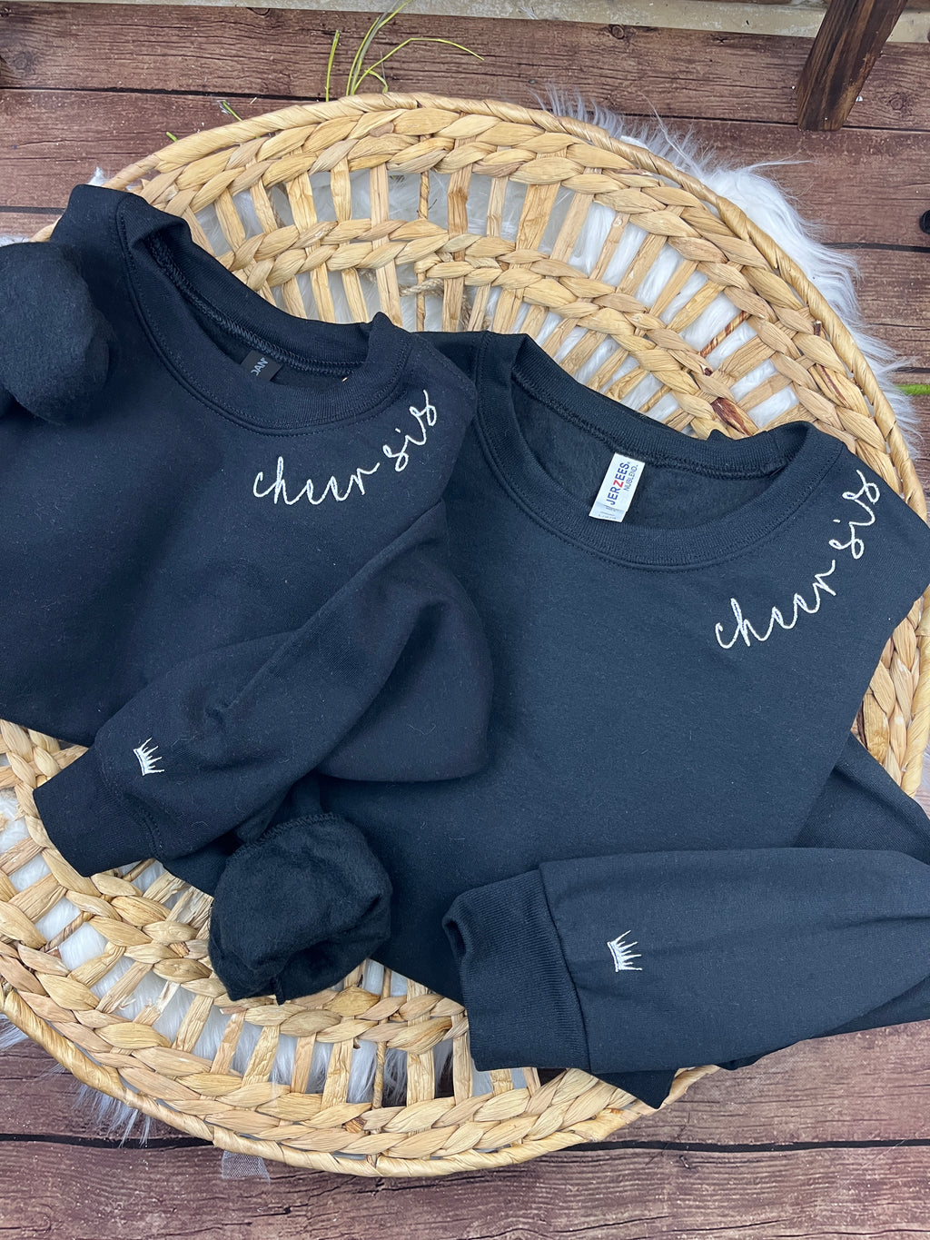 Custom sweatshirt with cursive name embroidery along the collar - detail view 4