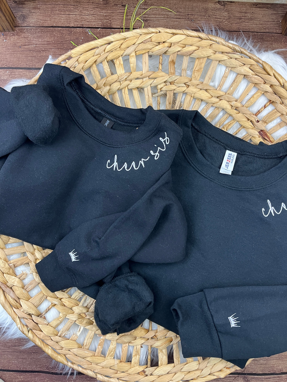 Custom sweatshirt with cursive name embroidery along the collar - detail view 3