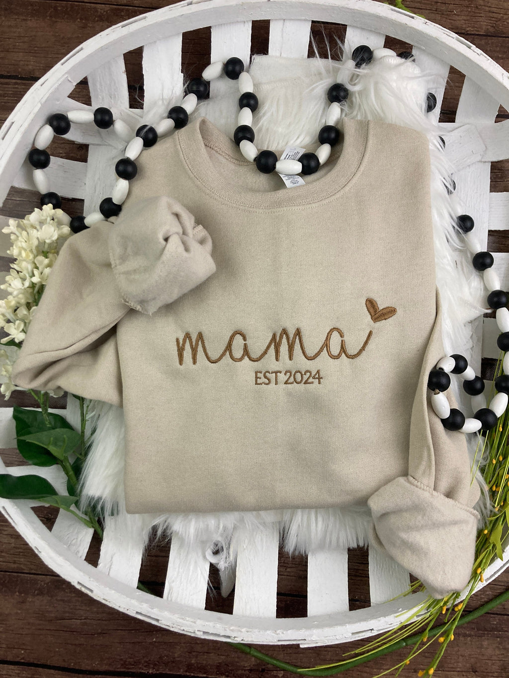 Custom embroidered MAMA sweatshirt with personalized name and established date - detail view